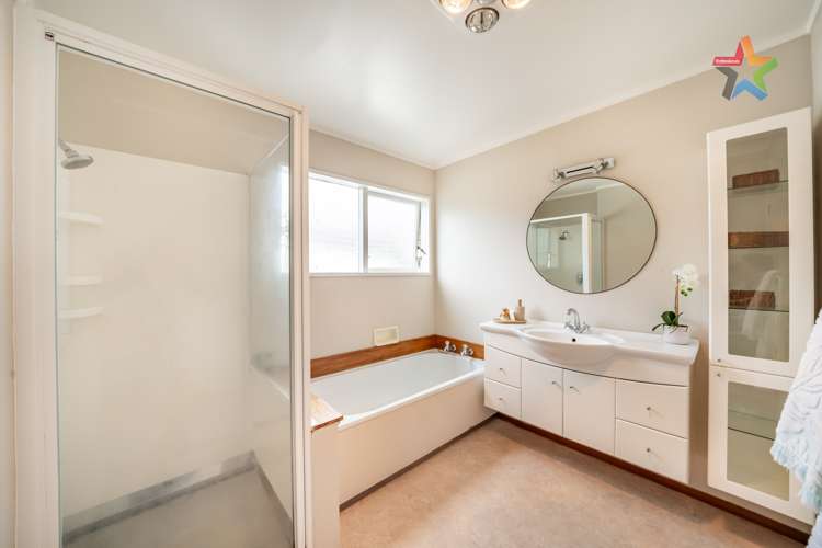 3 Mcenroe Grove Naenae_12