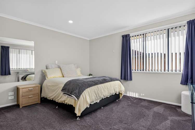 7 Kingroyal Lane Hamilton East_15
