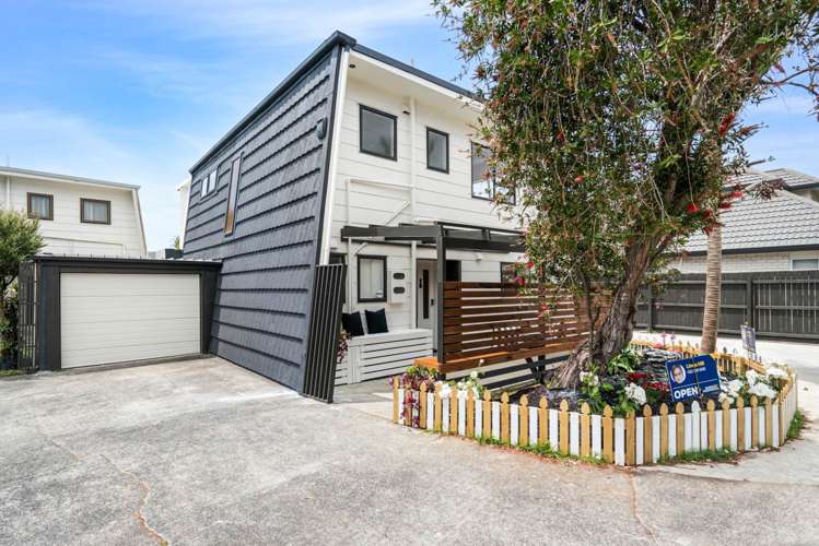 1/33 Hedge Row Sunnyhills_12