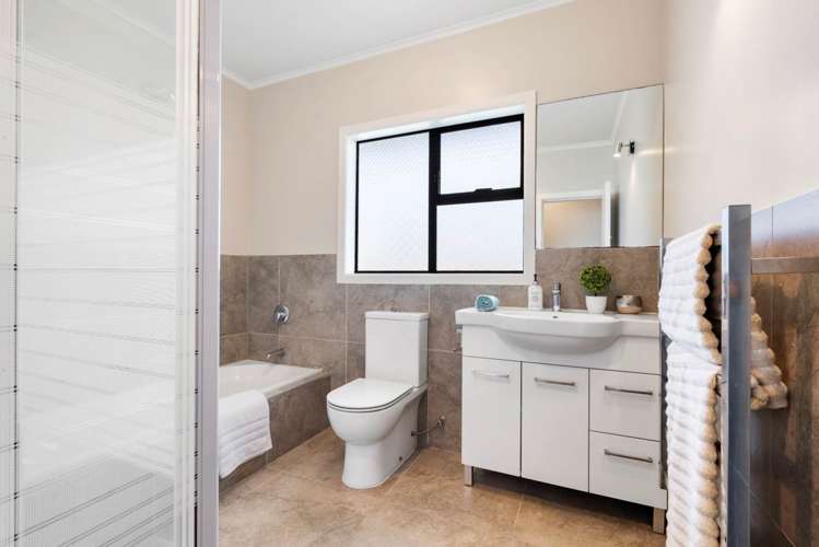 146 Mcleod Road Te Atatu South_16