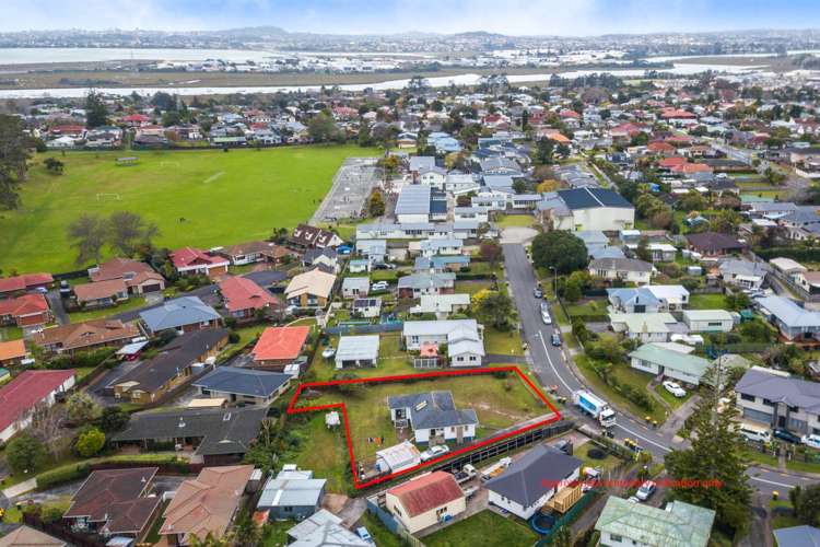 20 Ozich Avenue Te Atatu South_14