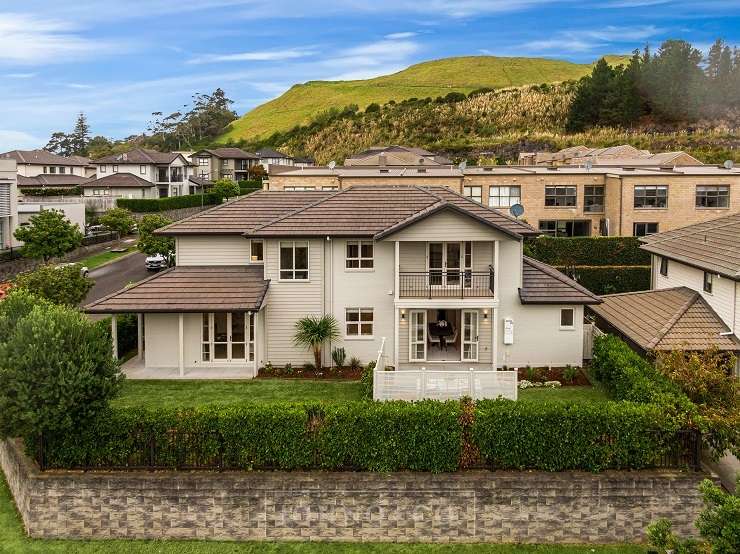 Weatherboard house with hedge and tree in front 30 Papango Street, Stonefields Auckland