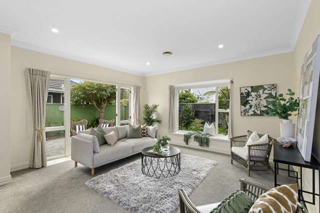 Home In The Heart Of Hutt Central!