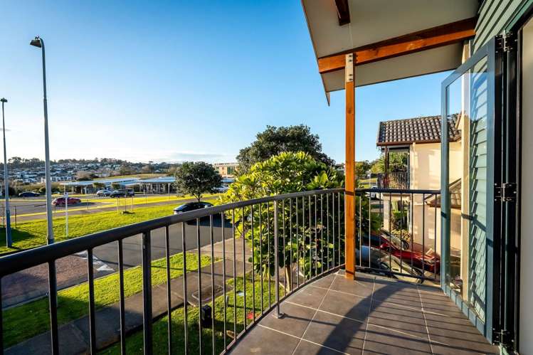 86 Fields Parade Oteha_23