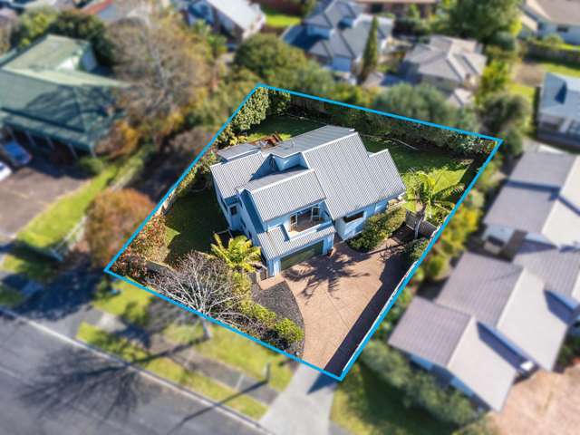A Rare Gem in Unsworth Heights!