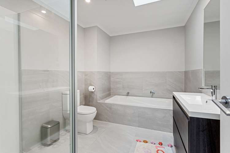 6/4 Matimati Place Hobsonville_16