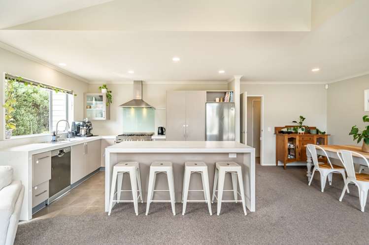 31 Te Puia Drive Aotea_9