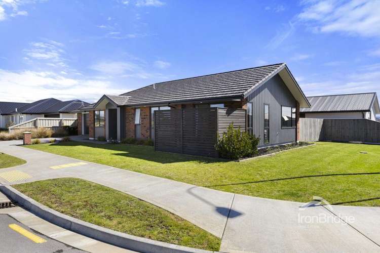 15 Woodford Avenue Woodend_18