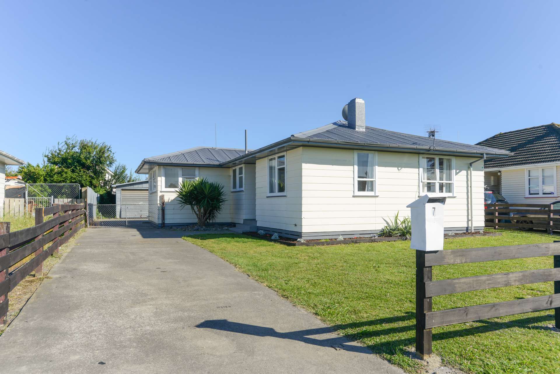 7 Plowman Crescent Onekawa_0