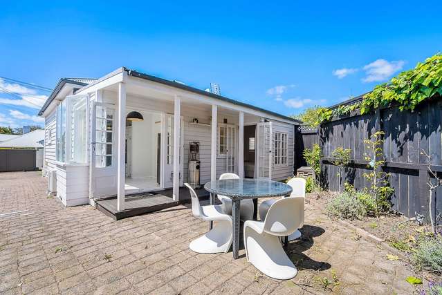 Fully Fenced - Sunny Remuera Villa in DGZ
