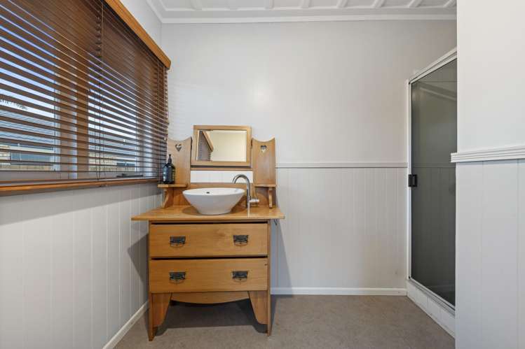 163 Princes Street West Pukekohe_12