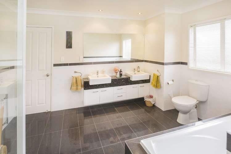 11 Chard Place Flat Bush_18