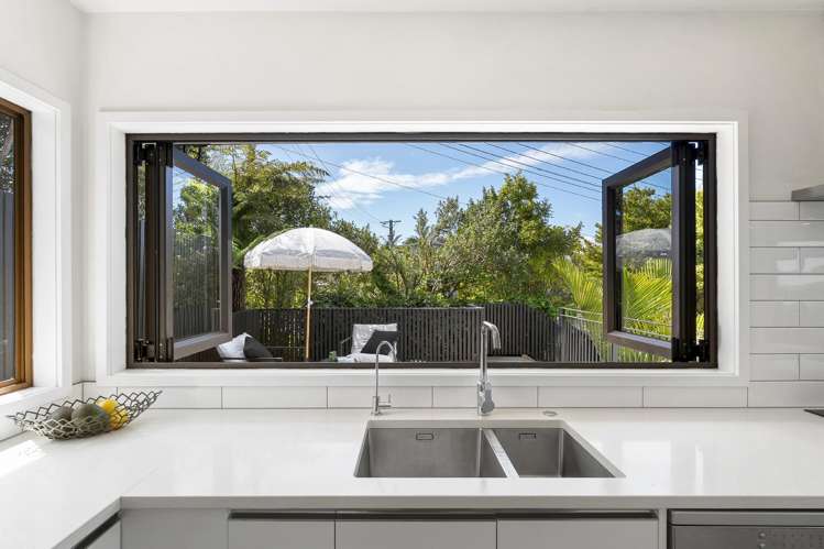 2/86 Seaview Road Castor Bay_5