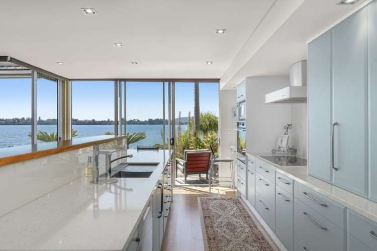 5a Sixth Avenue 1047_4