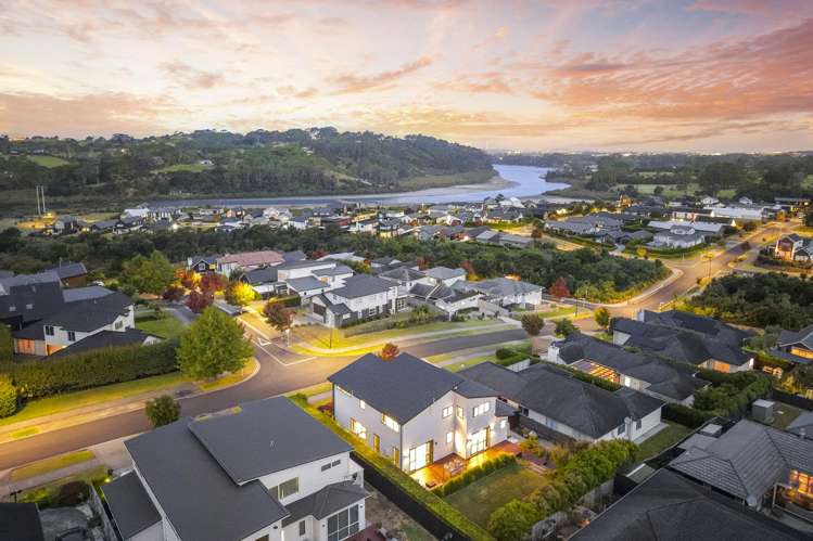 8 Dinning Road Riverhead_24