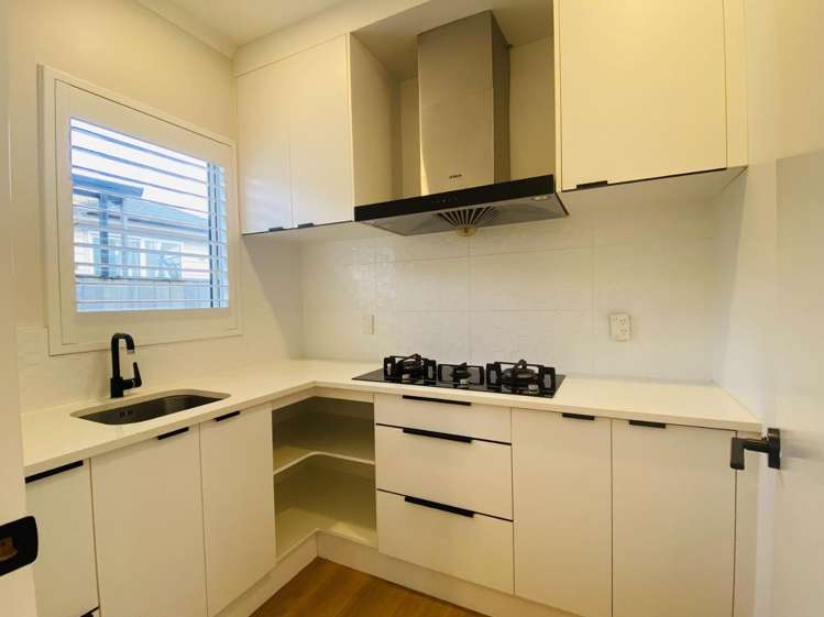 21 Hangar Lane 11428_5