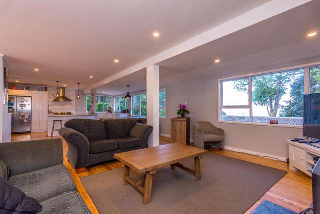 8 Kauri Point Road Laingholm_3