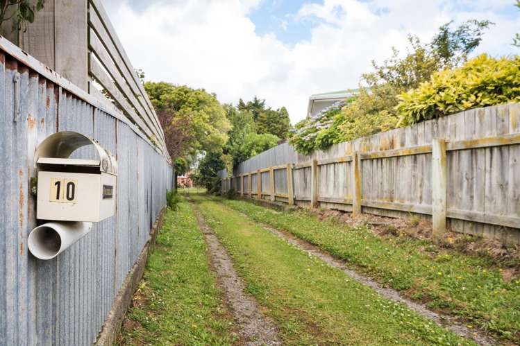 10 Somerset Crescent Highbury_13