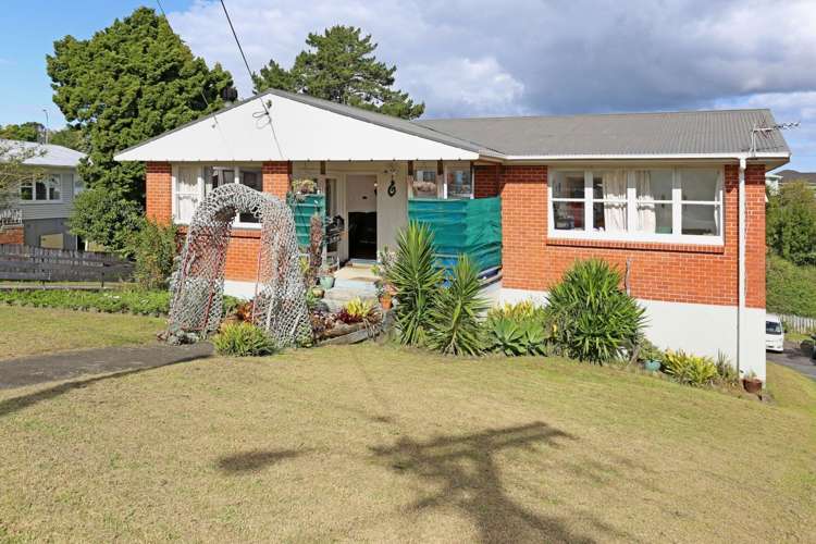 25 Castaing Crescent Te Atatu South_12