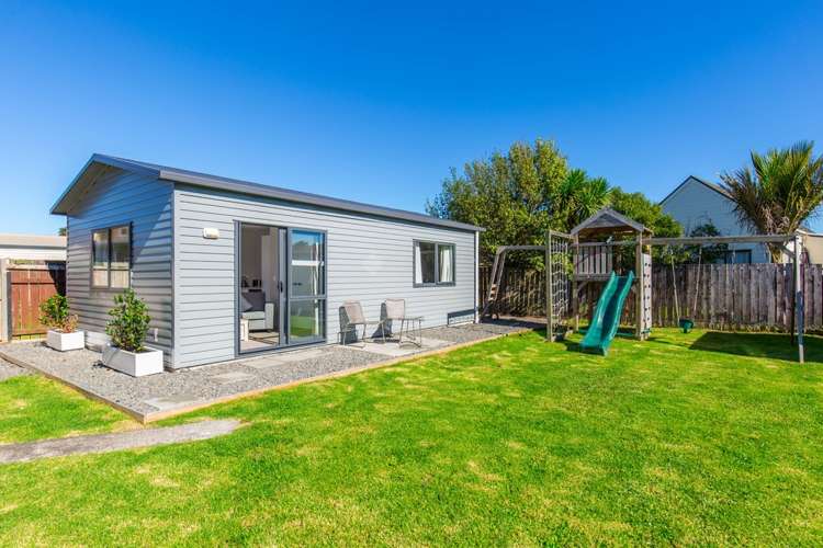8 Crocombe Crescent Beach Haven_21
