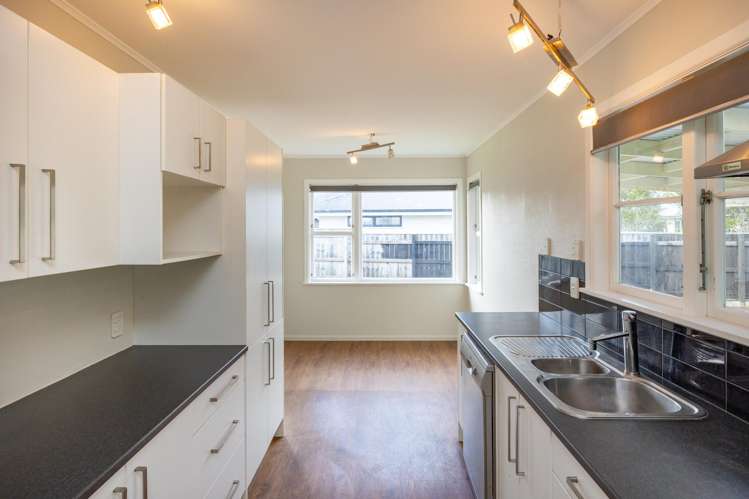 5 Reid Line West Feilding_11