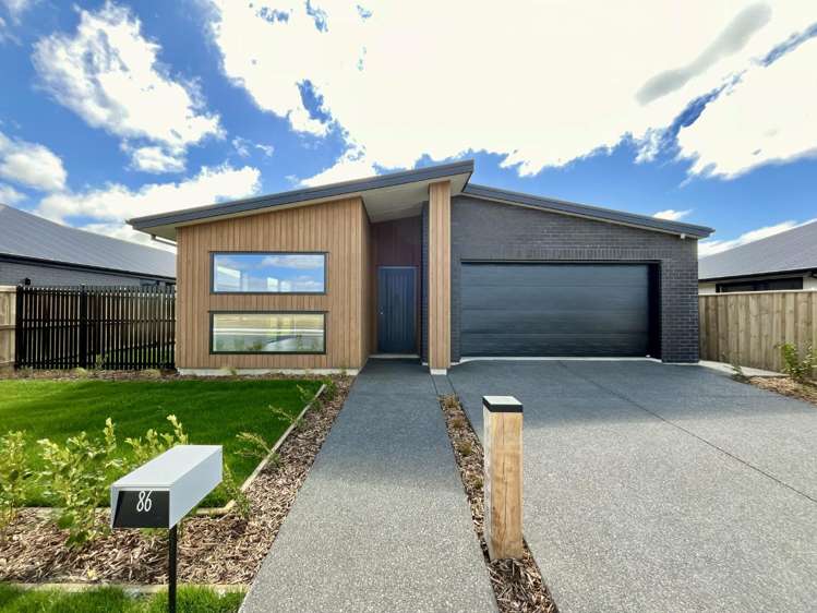 86 Monarch Drive 11103_0