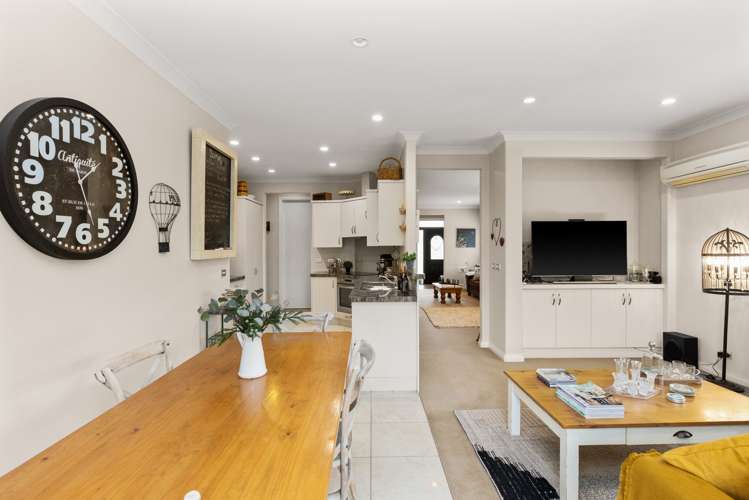 19 Heynes Place Clive_6