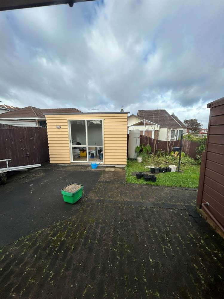 94 Dalwhinnie Parade Highland Park_18