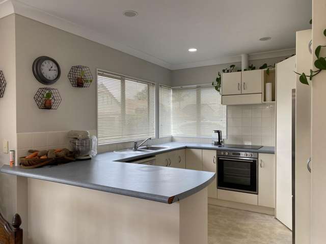 11 Pat O'Connor Place Manurewa_4