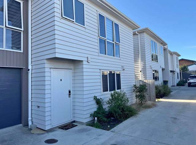 3-Bedroom Townhouse in the Heart of Papatoetoe