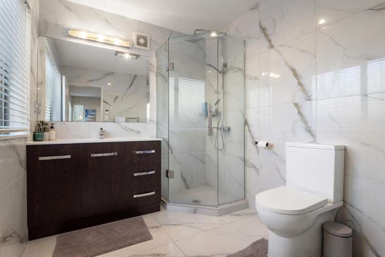 7 Bridget Court Red Beach_23