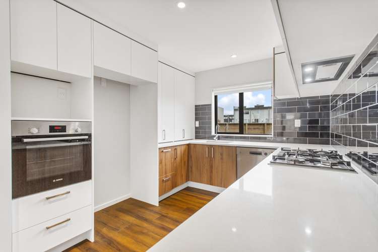 54 Bordeaux Parade Te Atatu South_2