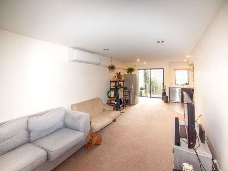 2/11 Gordon Place Newtown_2
