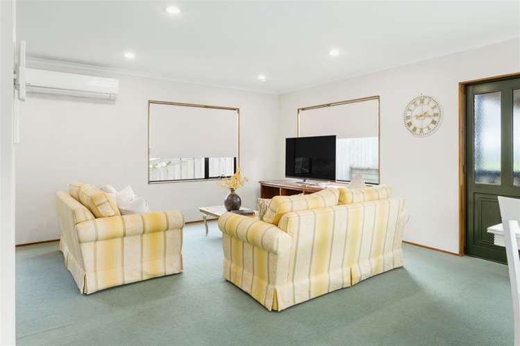 8 Surrey Lane Glenview_7