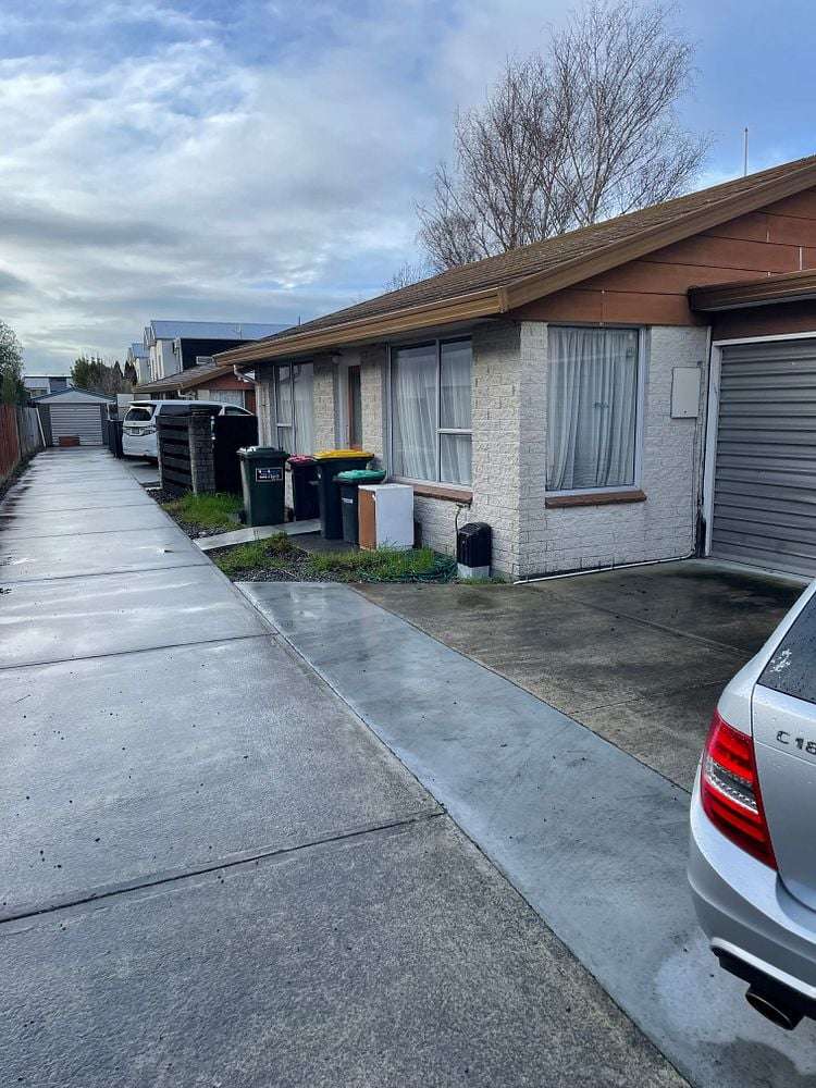 2/126 Bishop Street_0