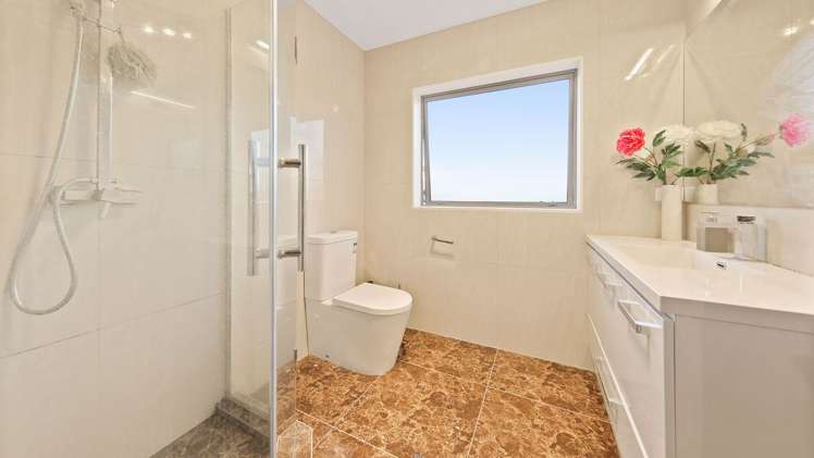 18 Moville Drive Flat Bush_8