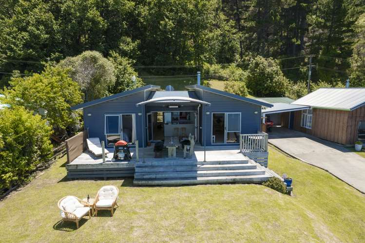 171 Beach Road Tokomaru Bay_2