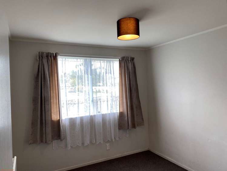 8 Haumia Way Otara_7