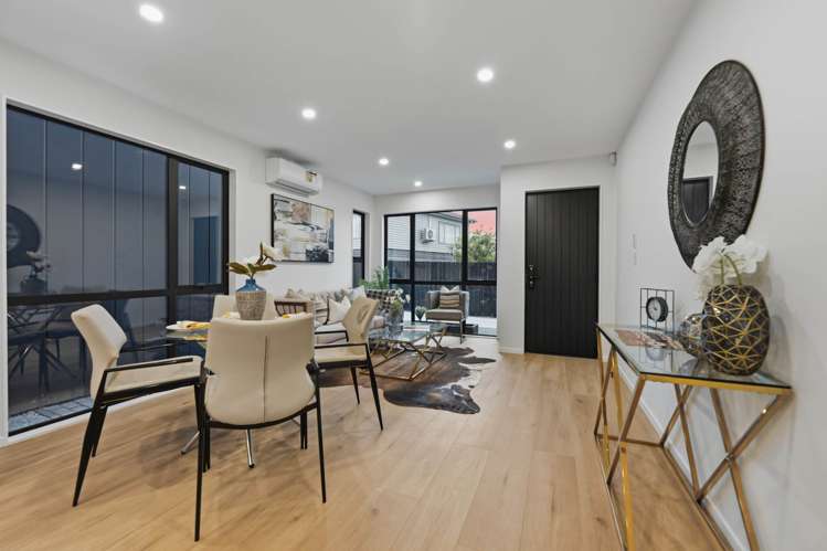 3B & 3C Towra Place Botany Downs_3