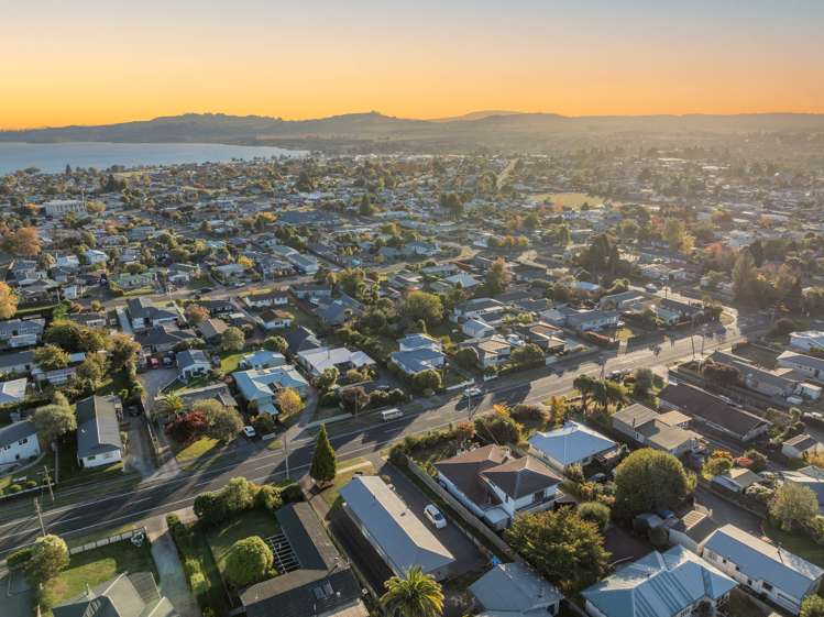 2/14 Tamatea Road Taupo_34