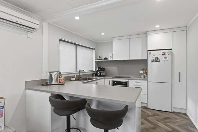 1/6 Hoyle Place Westown_1