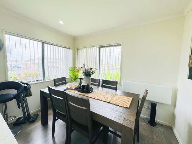 2/17 Queen Street Papakura_6