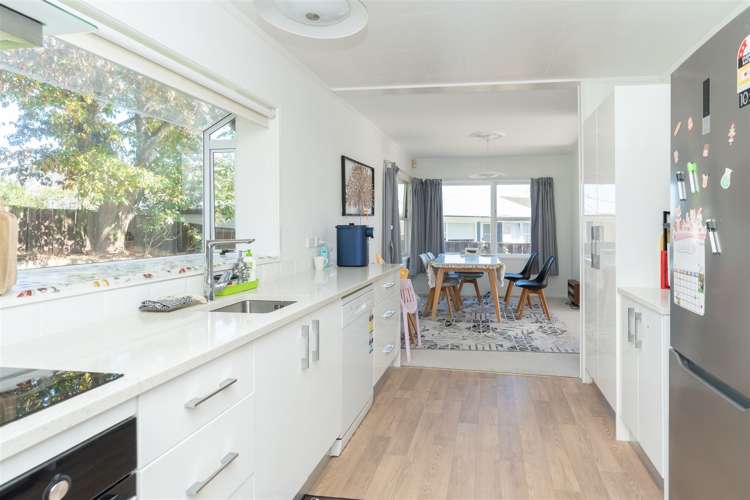 59 Resthill Crescent Glenview_3