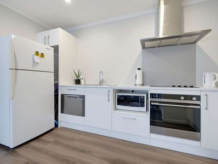 2/17 Vialou Street Hamilton City Central_8