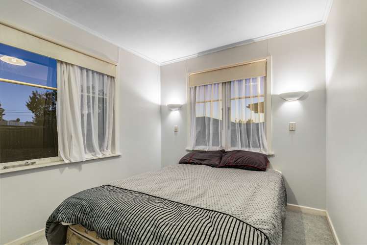 49 Sylvan Crescent Te Atatu South_10