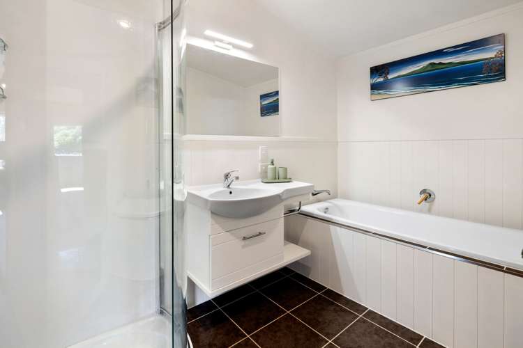 8 Tiwarawara Lane Puketotara_31