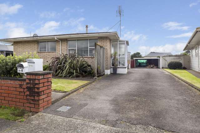 2/4 Severn Place Spotswood_1