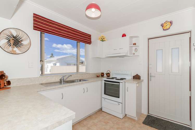 68b The Esplanade Westshore_6