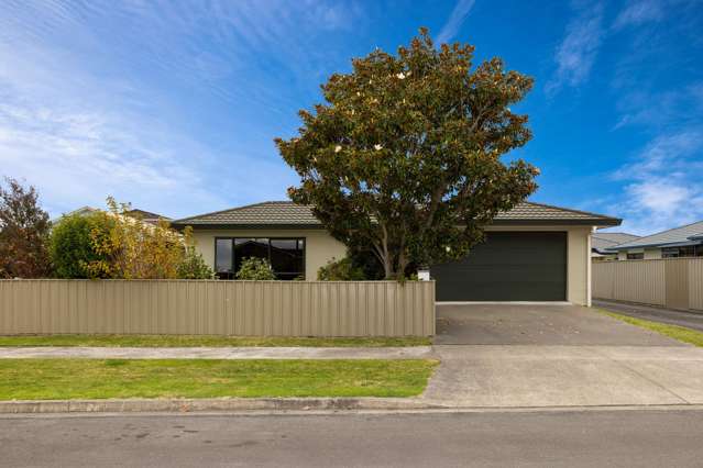 Freestanding front house, lock and leave