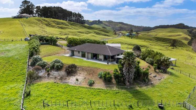 2092a Kaipara Coast Highway_0